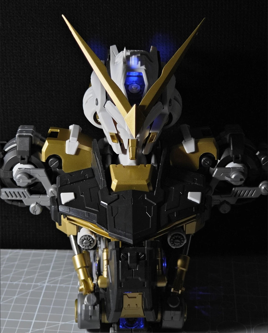 Bandai new 1/35 Gold Heretic Avatar Chest Gold Heretic Chest Metal Color Special Edition Gold Confusion Assembly Model