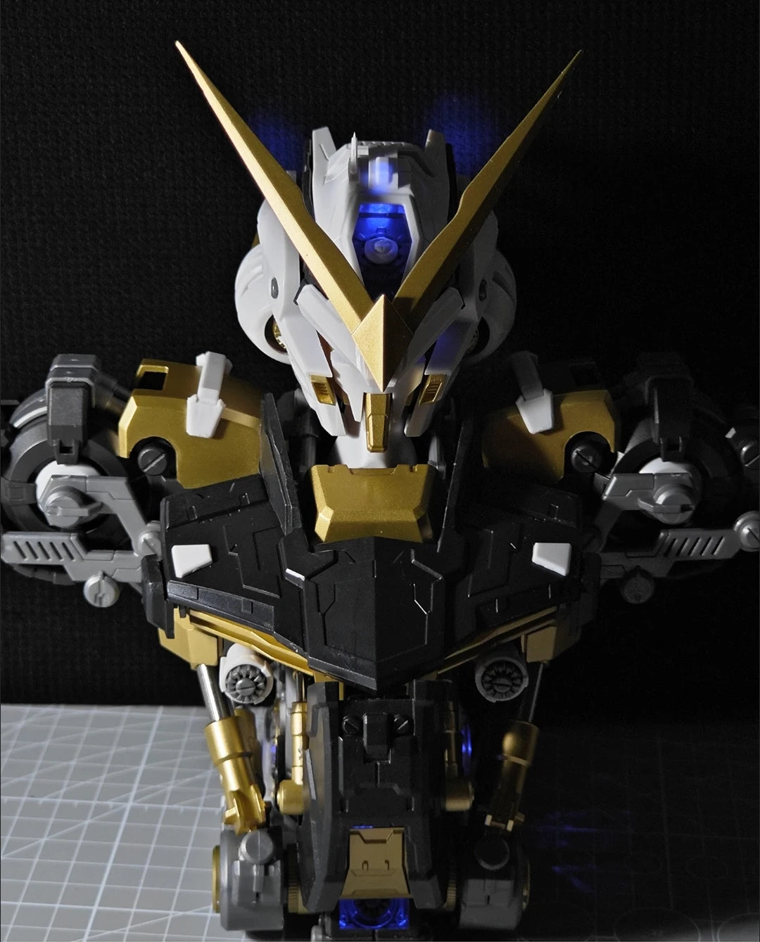 Bandai new 1/35 Gold Heretic Avatar Chest Gold Heretic Chest Metal Color Special Edition Gold Confusion Assembly Model