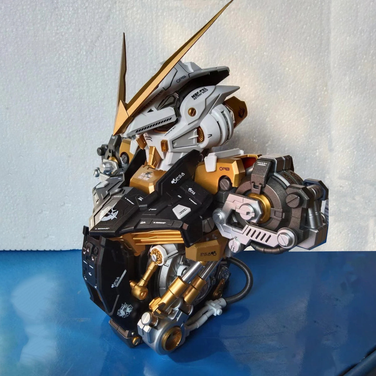 Bandai new 1/35 Gold Heretic Avatar Chest Gold Heretic Chest Metal Color Special Edition Gold Confusion Assembly Model