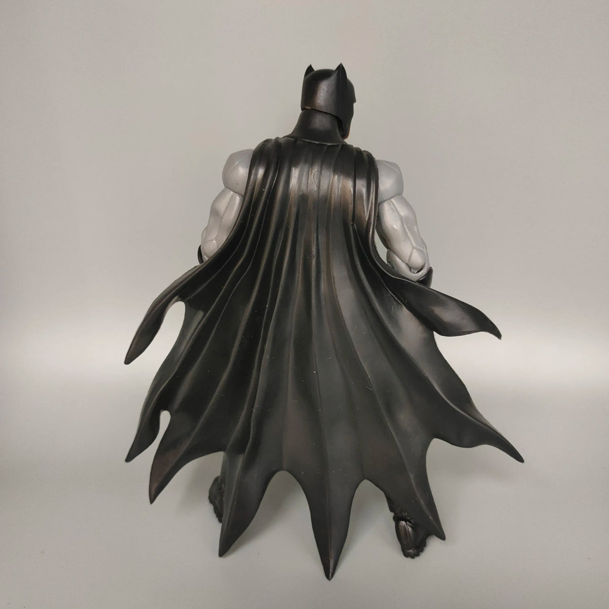 New In Stock 16cm Bat Action Figures Perfec Collectibles Desktop Ornaments Decorative Items Festival Surprise Gifts For Fans