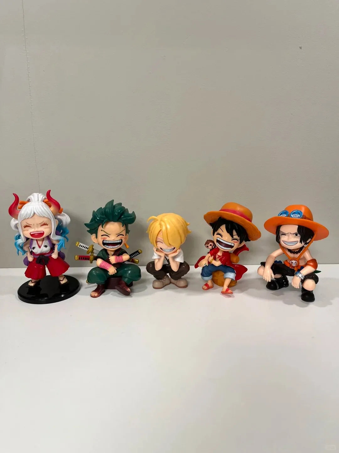 One Piece Anime Figure Sitting Laughing Luffy Action Figure Kawaii Sanji Zoro Ace Yamato Figurine Collection Toy Doll Gift Model