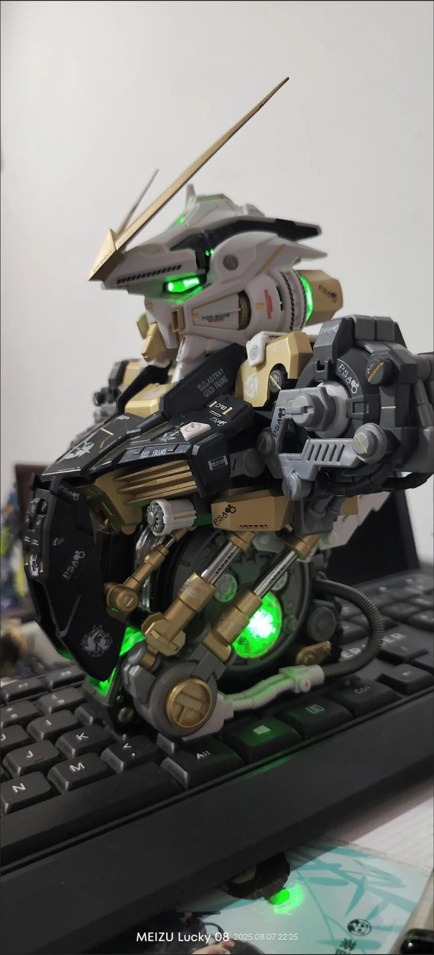 Bandai new 1/35 Gold Heretic Avatar Chest Gold Heretic Chest Metal Color Special Edition Gold Confusion Assembly Model