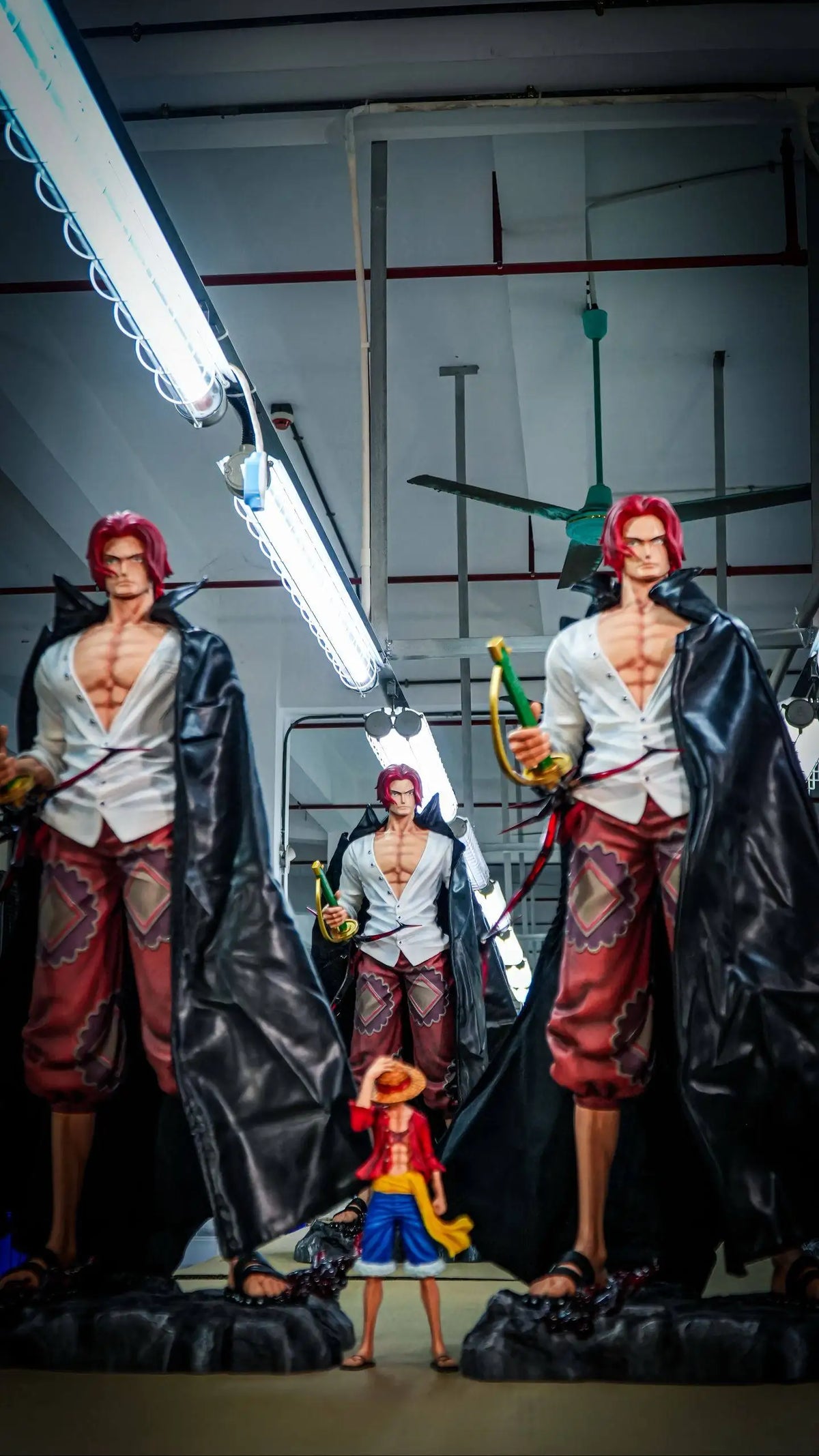 JT Studio One Piece Extra Large Red Haired Shanks Anime Figure Statue 70CM Big Cloak Handmade Ornament Collection Model Gift Toy