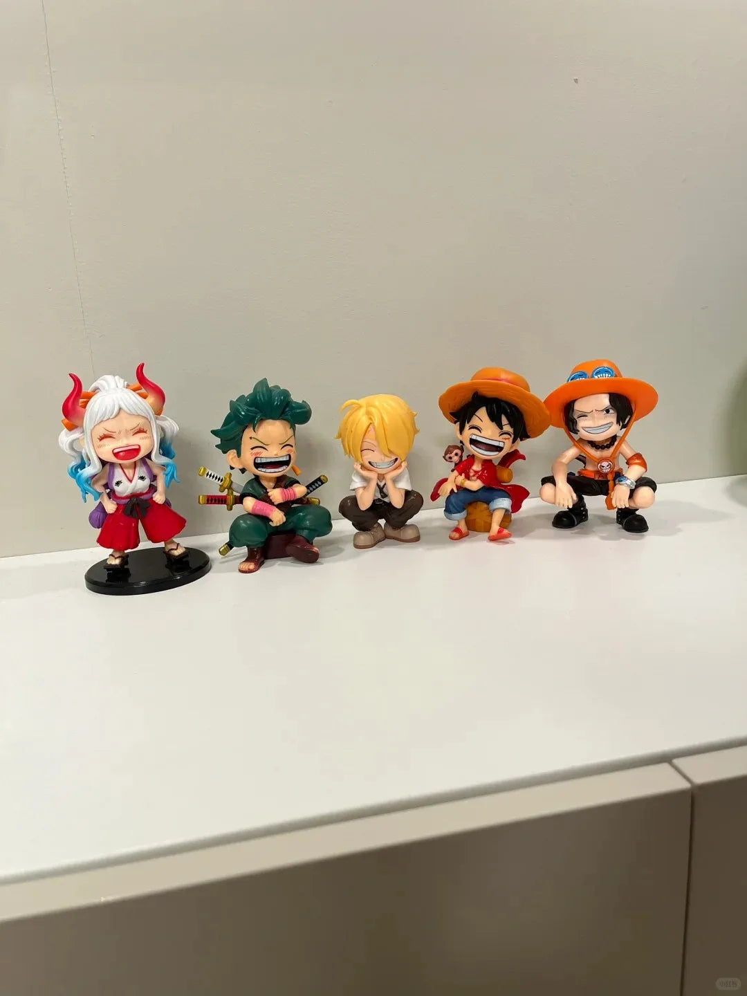 One Piece Anime Figure Sitting Laughing Luffy Action Figure Kawaii Sanji Zoro Ace Yamato Figurine Collection Toy Doll Gift Model