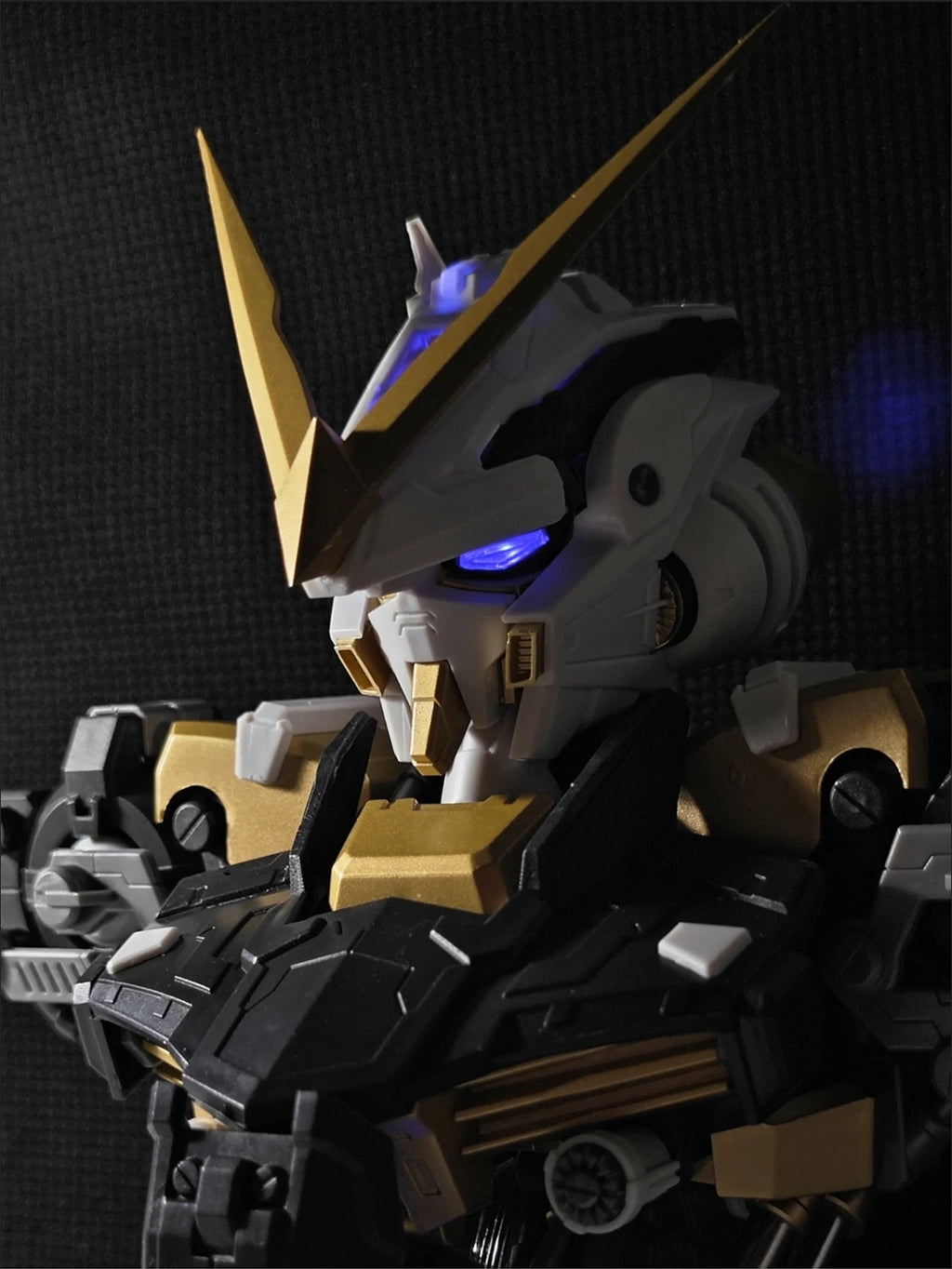 Bandai new 1/35 Gold Heretic Avatar Chest Gold Heretic Chest Metal Color Special Edition Gold Confusion Assembly Model