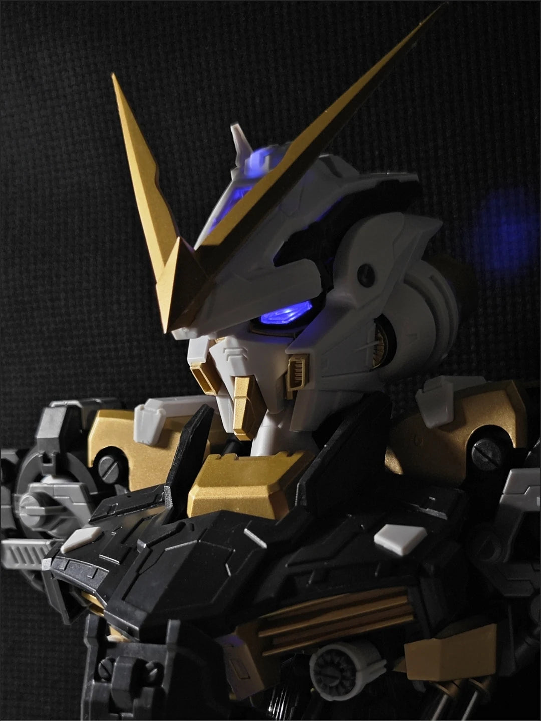 Bandai new 1/35 Gold Heretic Avatar Chest Gold Heretic Chest Metal Color Special Edition Gold Confusion Assembly Model