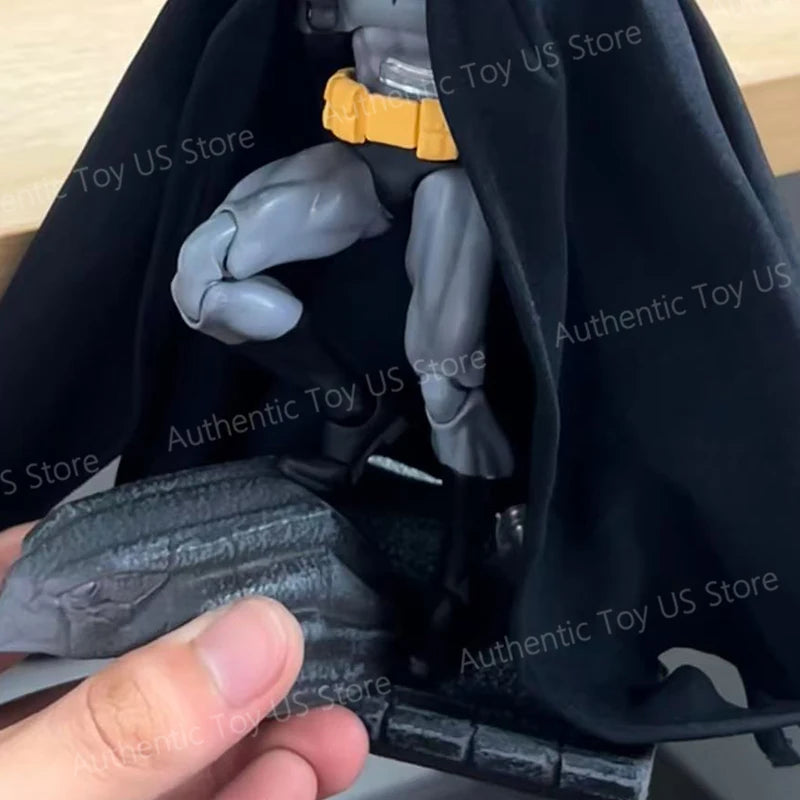 2025 NEW CT Toys Batman Figure Batman Mafex 126 Action Figure DC Justice League Hush Figurine The Dark Knight Collection Kid Toy