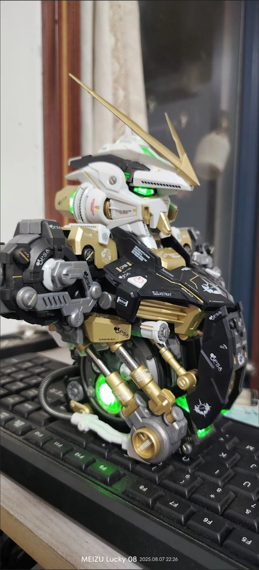 Bandai new 1/35 Gold Heretic Avatar Chest Gold Heretic Chest Metal Color Special Edition Gold Confusion Assembly Model