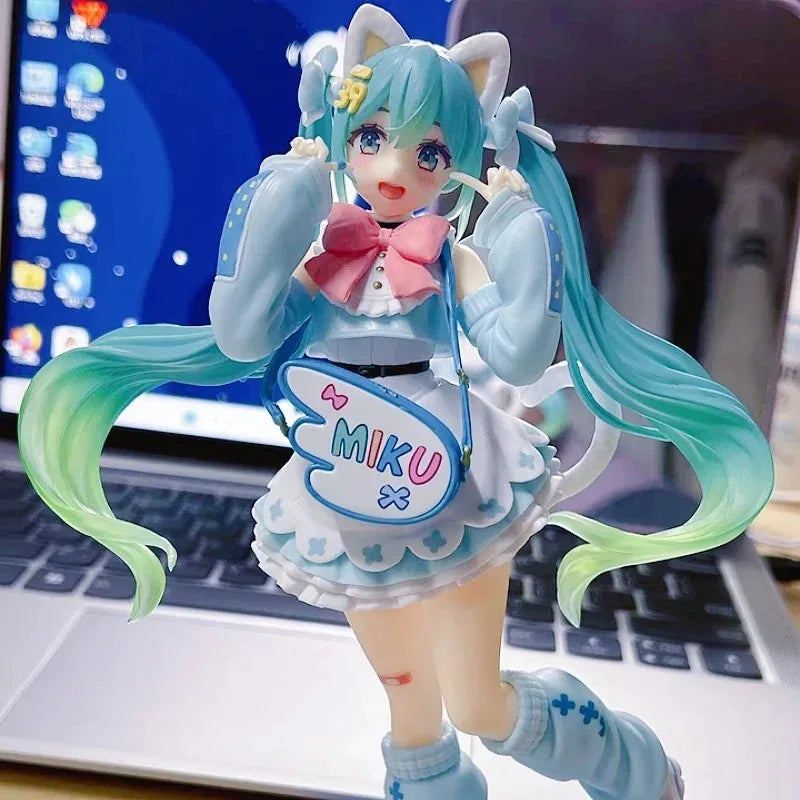 Original fashion Hatsune Miku Anime Figure Action Figurine Model Collector Toys Hatsune Miku BANPRESTO Collectible Gift